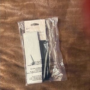 Nike White and Black Headband 1 pack